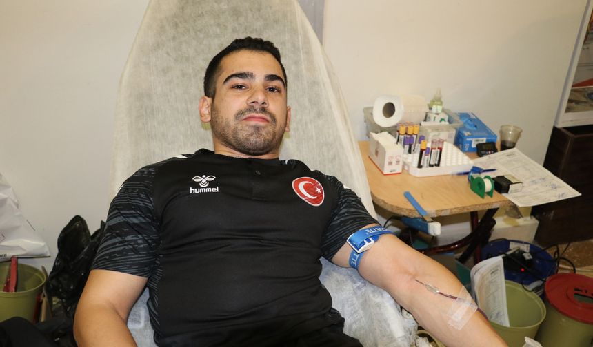 Milli sporculardan kan bağışı