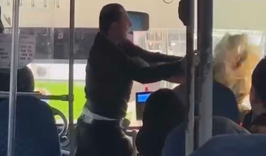 Otobüs şoförü ile kadın yolcunun kavgası kamerada
