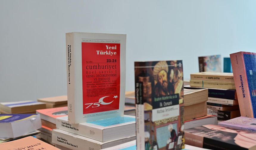 Profesörden Antalya Kütüphanesi'ne 2 bin kitaplık bağış