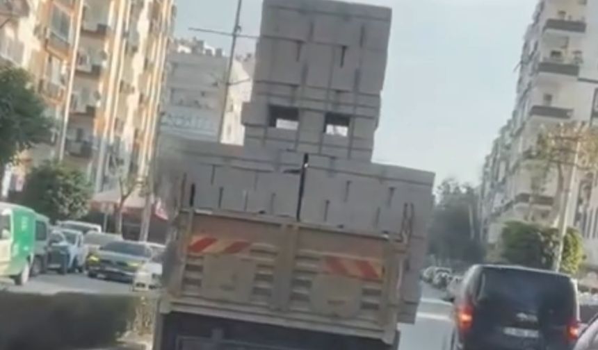 Trafiği tehlikeye düşüren sürücüye para cezası kesildi, ehliyetine el konuldu