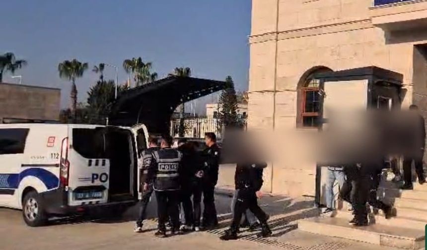 Mersin'de Trafikte tartıştıkları sürücüyü darbeden 6 kişiye gözaltı alındı