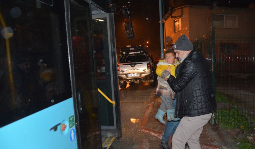 Mersin'de Mahsur Kalan Tarım İşçileri Tahliye Edildi