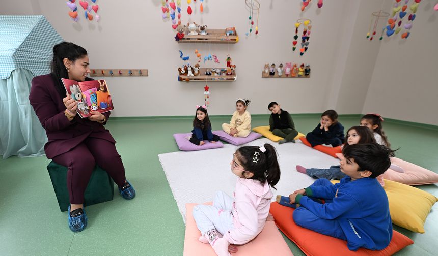 Çocuk kampüslerinde minikler eğlenerek öğreniyor