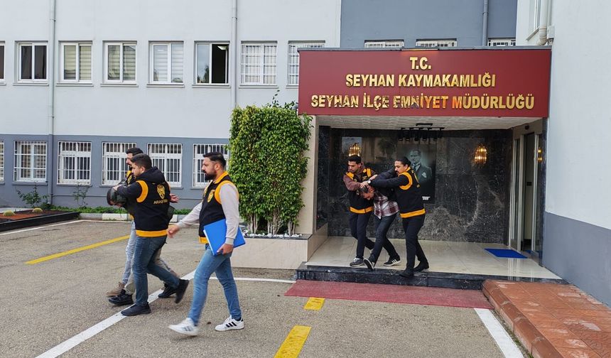 Evde Kalaşnikof piyade tüfeği ile el bombası ele geçirildi; 4 tutuklama