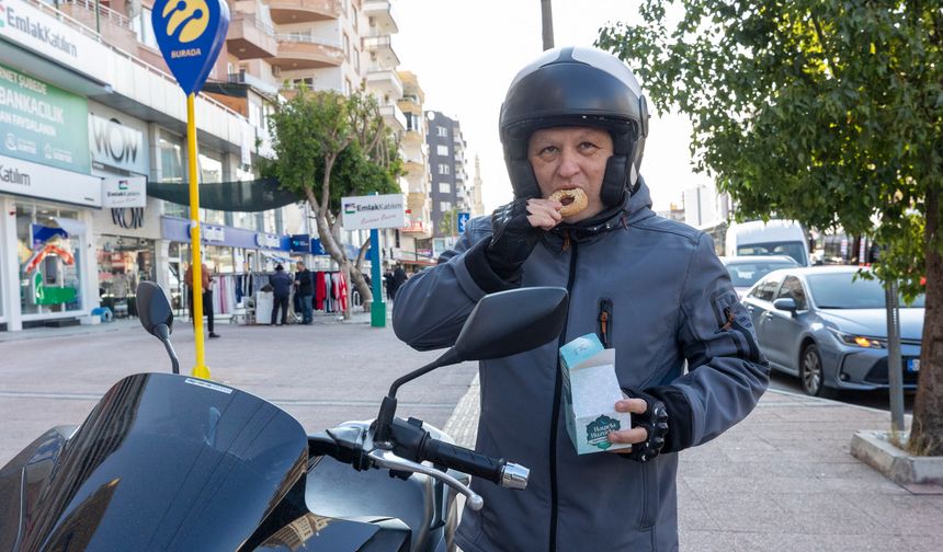 Mersin'de vatandaşlara 15 bin kandil simidi ikram edildi