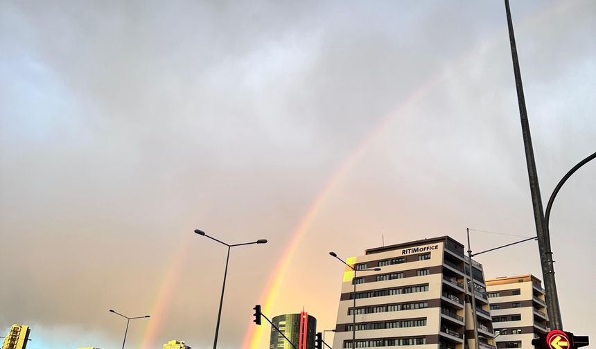 Mersin'de yağmur sonrası gökkuşağı renkli görüntülere sahne oldu