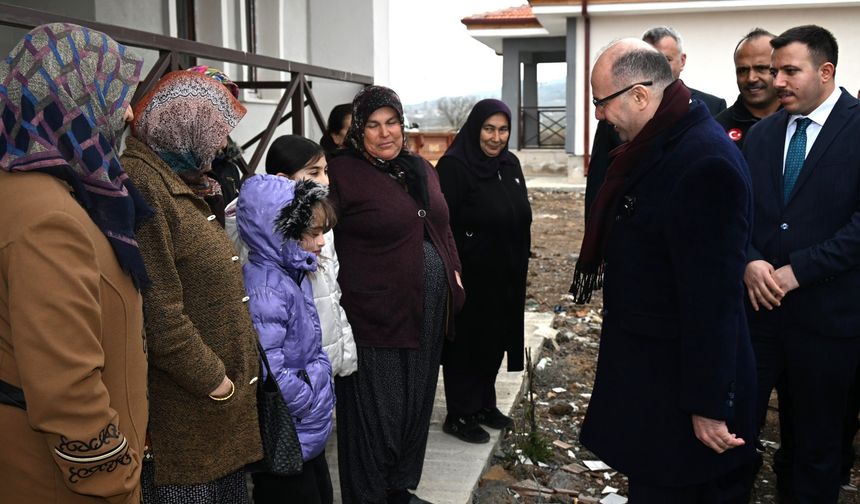 Osmaniye'de tamamlanan 10 köy konutunun anahtarları hak sahiplerine teslim edildi