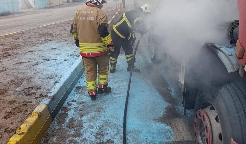 TIR'da çıkan yangın söndürüldü
