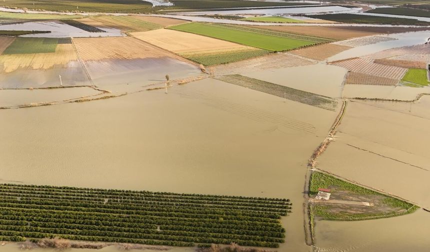 Tarsus’ta Sel ve Fırtına Sonrası Sahaya İndiler: Hasar Yerinde Görüldü