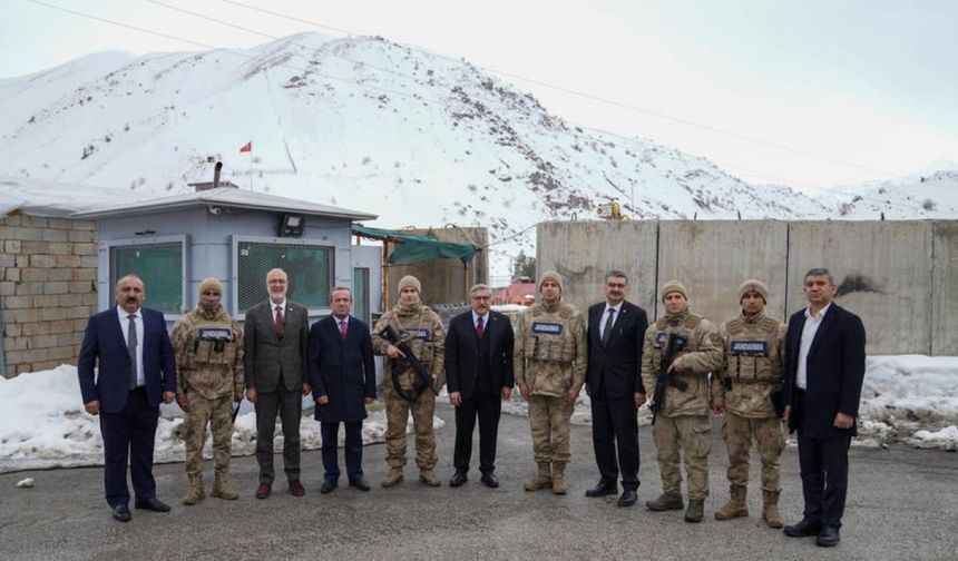 AK Parti'li Yayman'dan Mehmetçiğe moral ziyareti