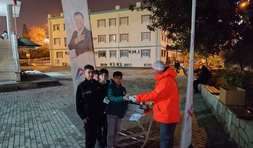 Berat Kandili'nde 15 bin kandil simidi dağıtıldı