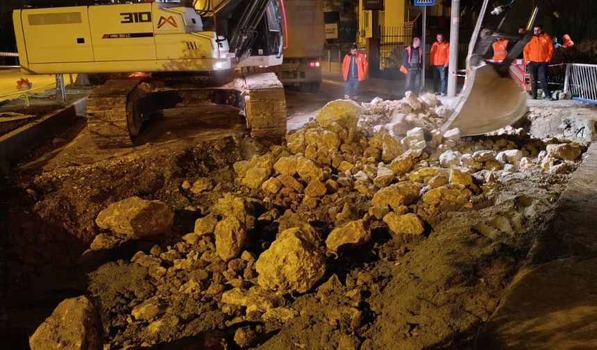 Mersin'de dolgu kaybı oluşan köprü onarıldı