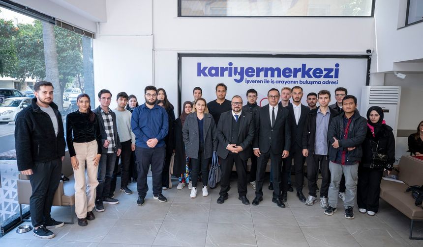 Mersin'de öğrenciler mezuniyet öncesinde iş hayatıyla buluşuyor