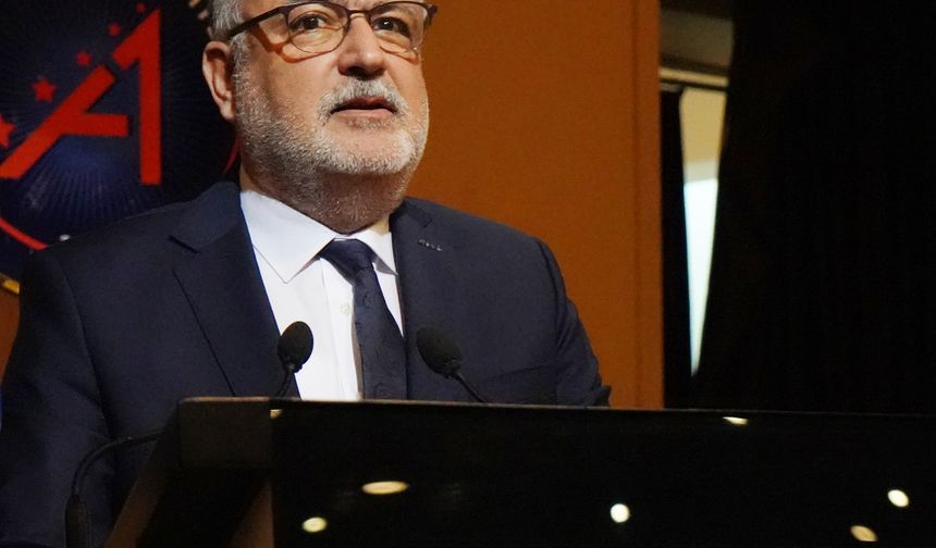 Türkiye'nin ilk astronotu Gezeravcı, üniversitelilerle buluştu