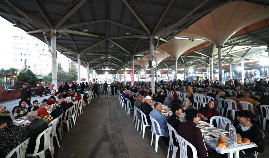 Mersin in Kapı Komşusu Yüreğir Belediyesi'nden birlik ve beraberlik iftarı