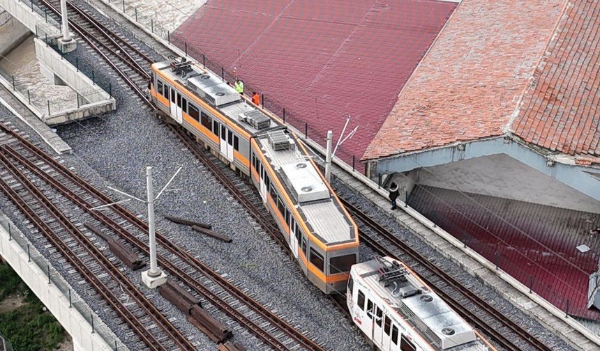 Adana'da metro vagonu seyir halindeyken raydan çıktı; kazada yaralanan olmadı