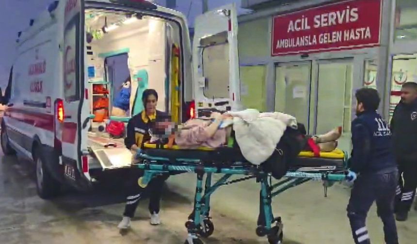 Adana'da yolcu otobüsü devrildi; çok sayıda yaralı var