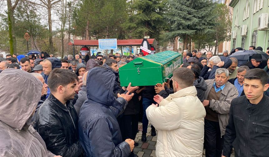 Aile arasındaki tartışmada silahla vurulan polis toprağa verildi, kardeşi tutuklandı