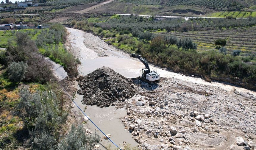 Akdeniz'de taşkın riskini önlemek için koruma çalışmaları sürüyor
