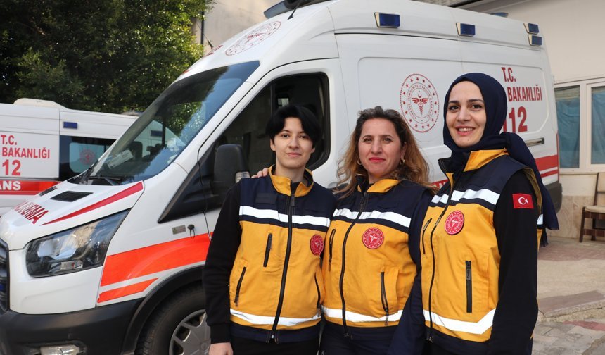 Ambulans şoförü Gülser: Direksiyonda saniyelerle yarışıyoruz