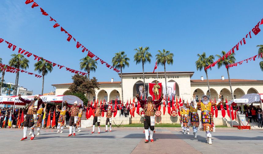 Atatürk'ün Mersin'e gelişinin yıl dönümü törenle kutlandı