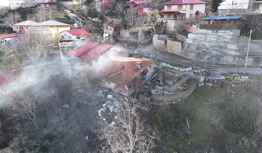 Başkan Tuncer, heyelan bölgesinde incelemede bulundu