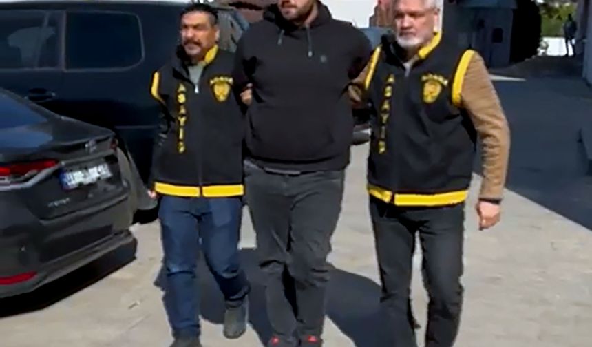 Çaldıkları yüzükleri birbirlerine takıp, eğlenmişler