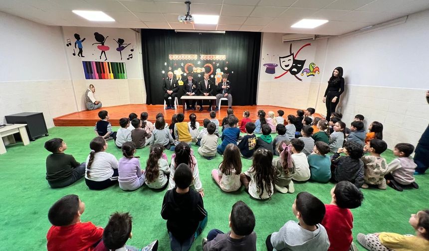 Gazilerden minik öğrencilere vatan sevgisi dersi