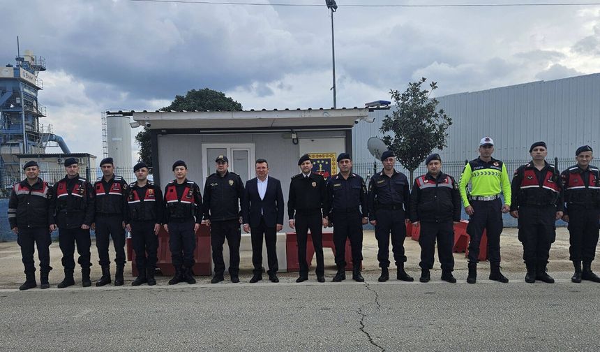 Kaymakam Şahin, güvenlik güçleri ve vatandaşlarla bayramlaştı