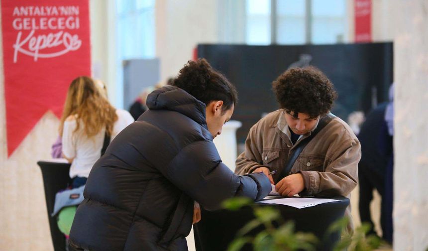 Kepez'de iş arayanlarla işverenler aynı çatıda buluştu