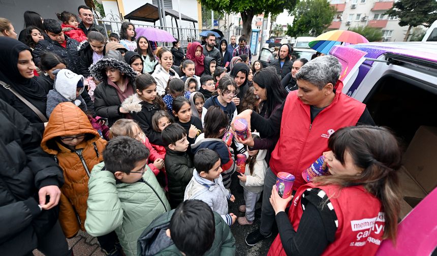 Mersin'de, çocuklara bayram sürprizi