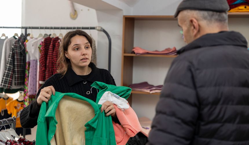 Mersin'de çocukların bayramlıkları 'Kıyafet Evi'nden