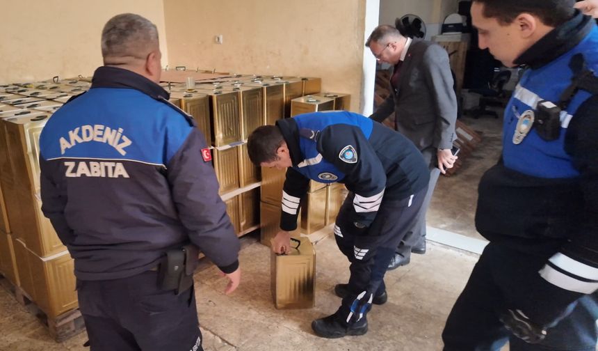 Mersin'de depoda 4,5 ton sahte zeytinyağı ele geçirildi