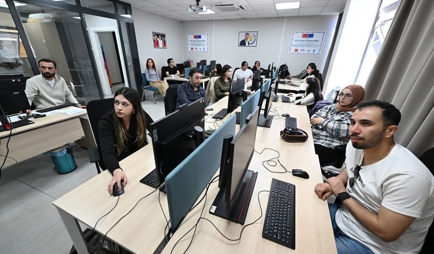 Mersin'de gençlere yapay zeka ve veri analizi eğitimi