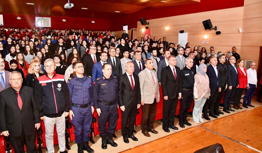 Öğrencilerden 12 Mart gösterisi