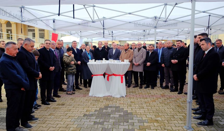 Protokol camide bayramlaştı