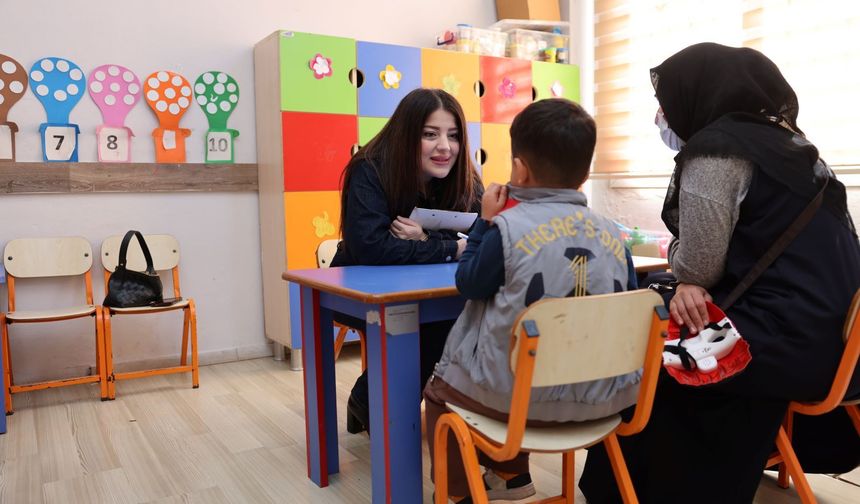 Akdeniz'de çocuklardaki gelişimsel risklere karşı test yapılıyor