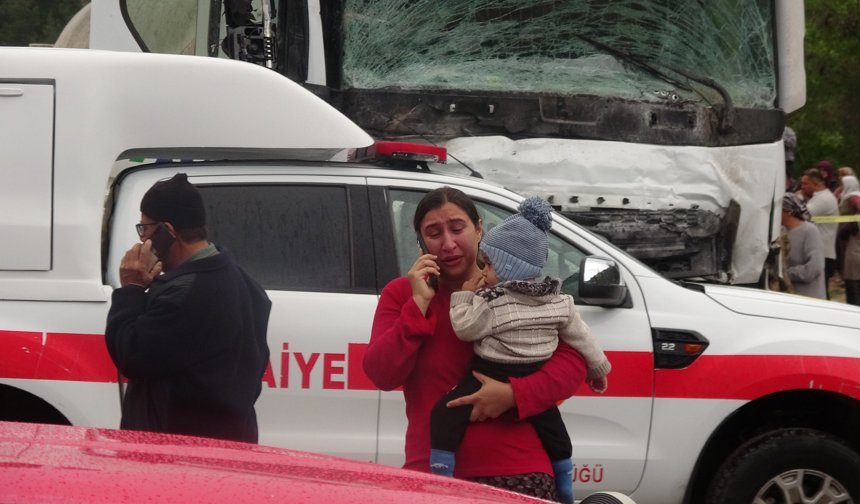 Antalya'da TIR ile minibüs çarpıştı: 7 ölü, 7 yaralı (2)