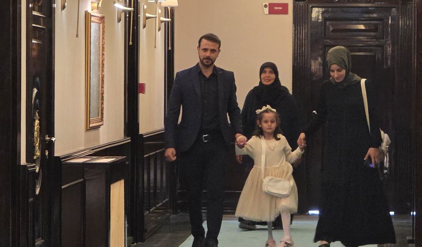 Depremde ailesini kaybeden Zeynep, protez bacağıyla hayata tutundu