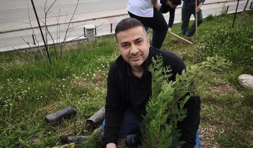 Hastane bahçesine fidan dikimi