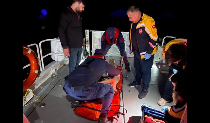 Kaleköy'de rahatsızlanan kişi Sahil Güvenlik botuyla tahliye edildi