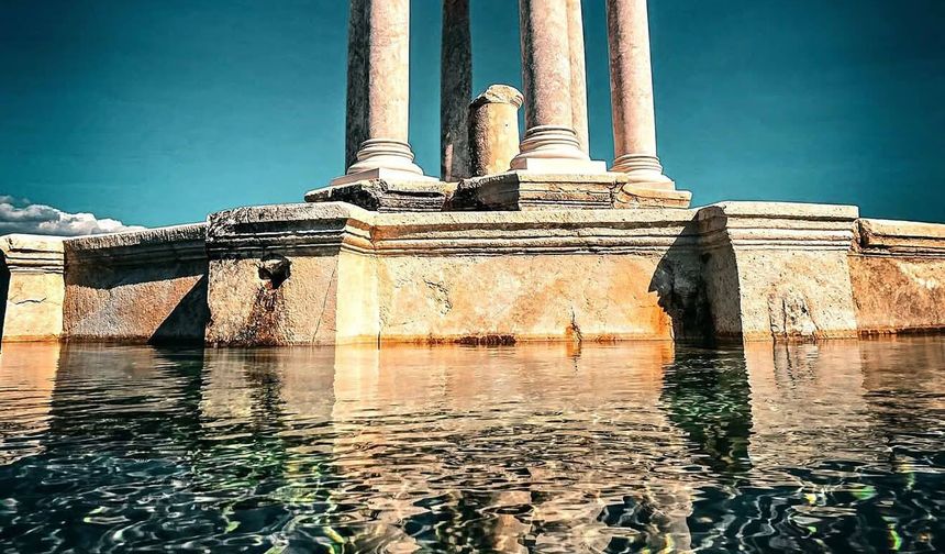 Kışın üzeri kapatılan Medusa mozaiği ziyarete açıldı