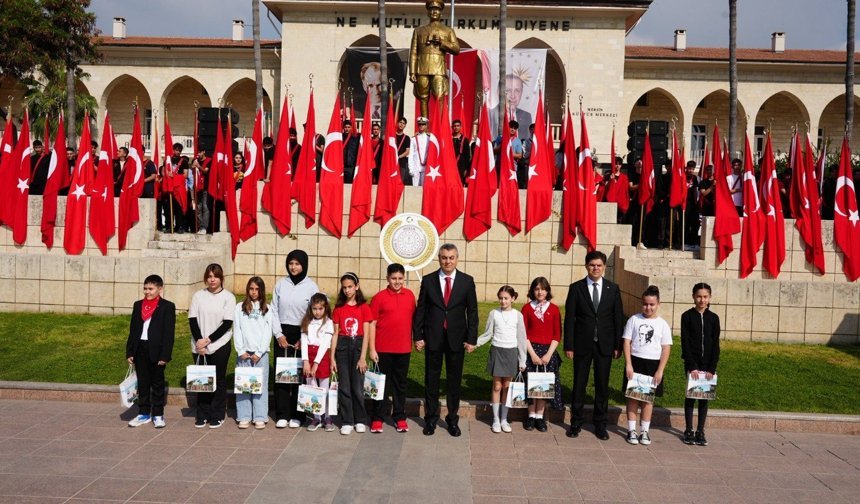 Mersin'de 23 Nisan Bayramı törenle kutlandı