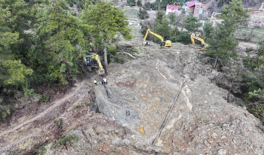 Mersin'de heyelan sonrası zarar gören içme suyu hattı onarıldı