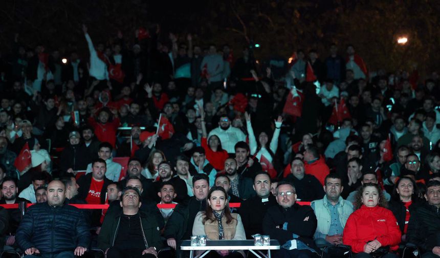 Milli takımın galibiyeti Antalya'da coşkuyla kutlandı