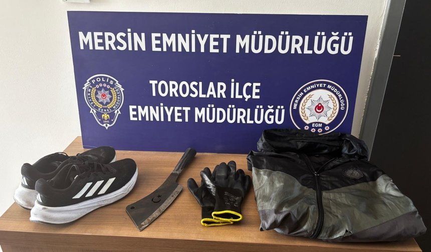 Satırla banka soymaya çalışan kar maskeli şüpheli, kaçarken yakalandı