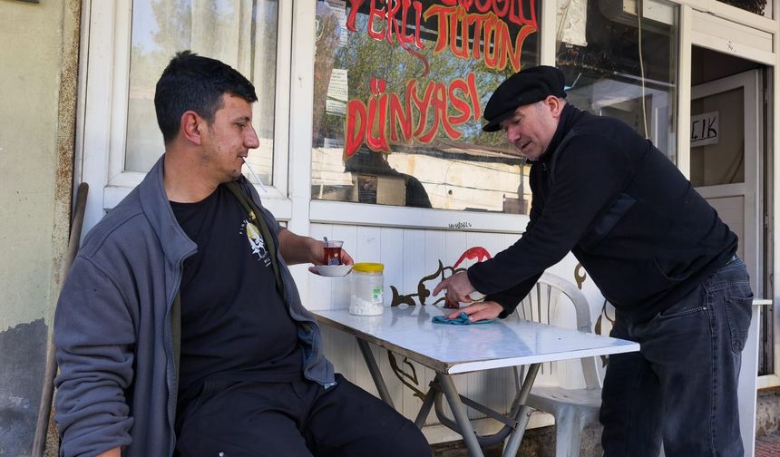 Toprakkaleli esnaftan dayanışma örneği: Herkese ücretsiz çay