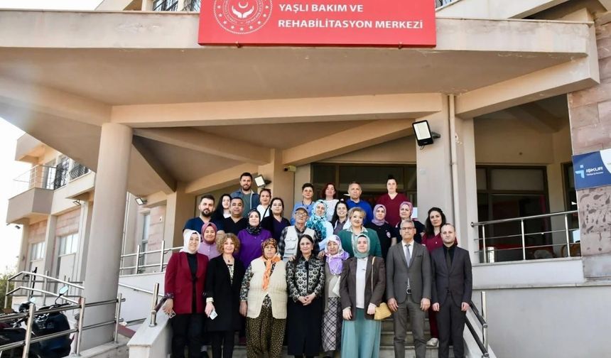 Vali eşinden Erdemli'de huzurevi sakinleriyle atölye çalışması