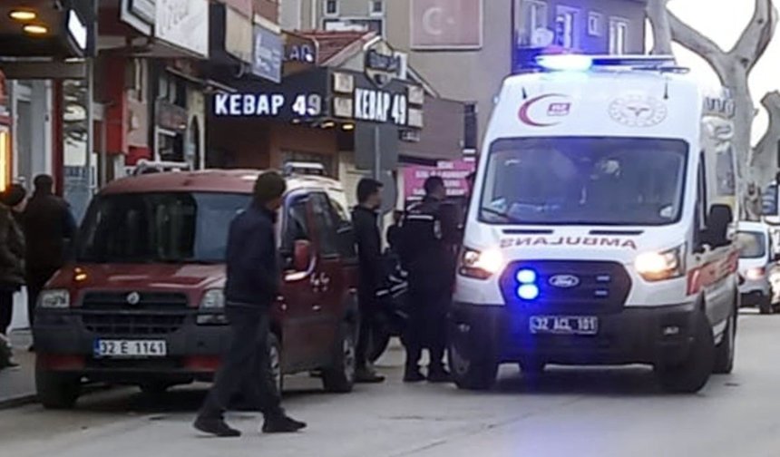 Yaya geçidinde motosiklet çarptı: 1 yaralı
