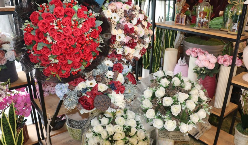 Anneye saksı çiçeği, eşlere buket
